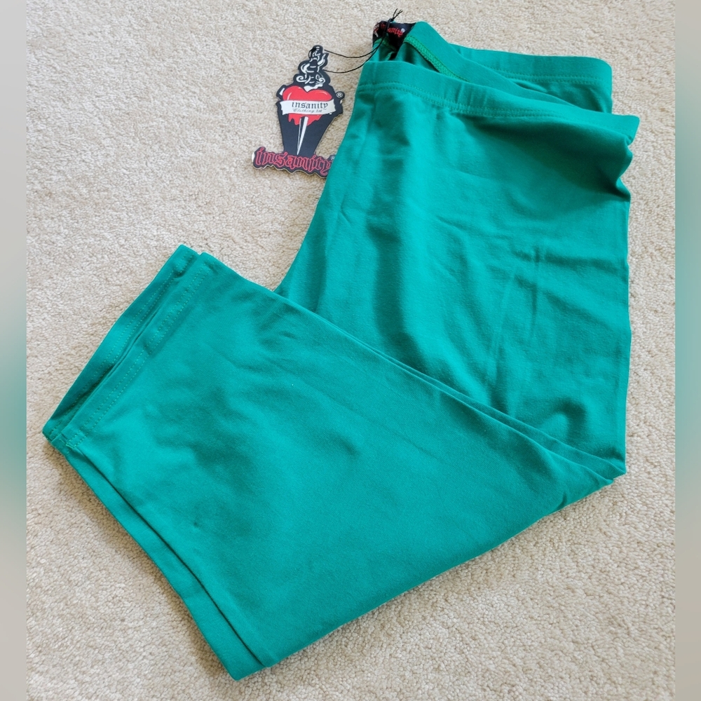 NWT Green Insanity Capri Leggings  Size 3X Great Deal Measurements 2X 1X